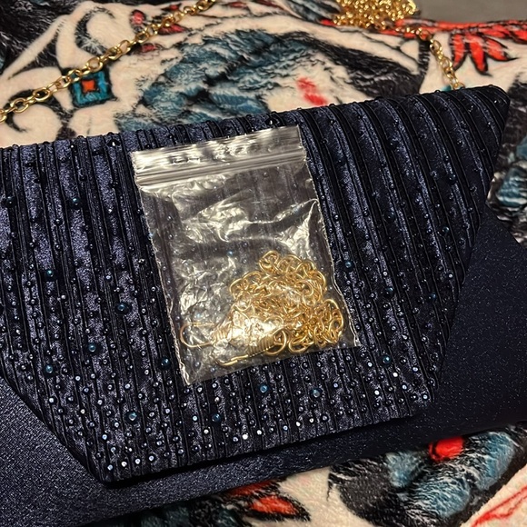 Mihawk Clutch Purse with Gold Chain - Picture 6 of 6